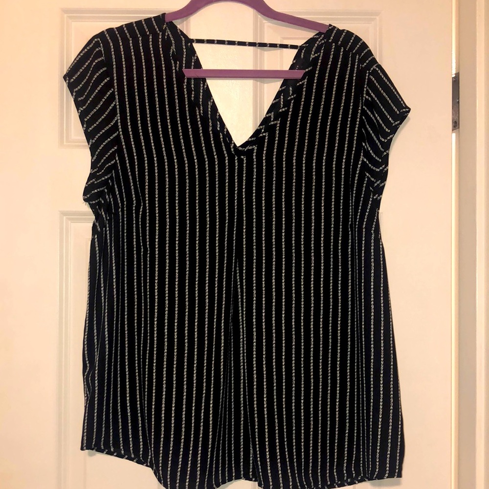NWOT Black & white blouse